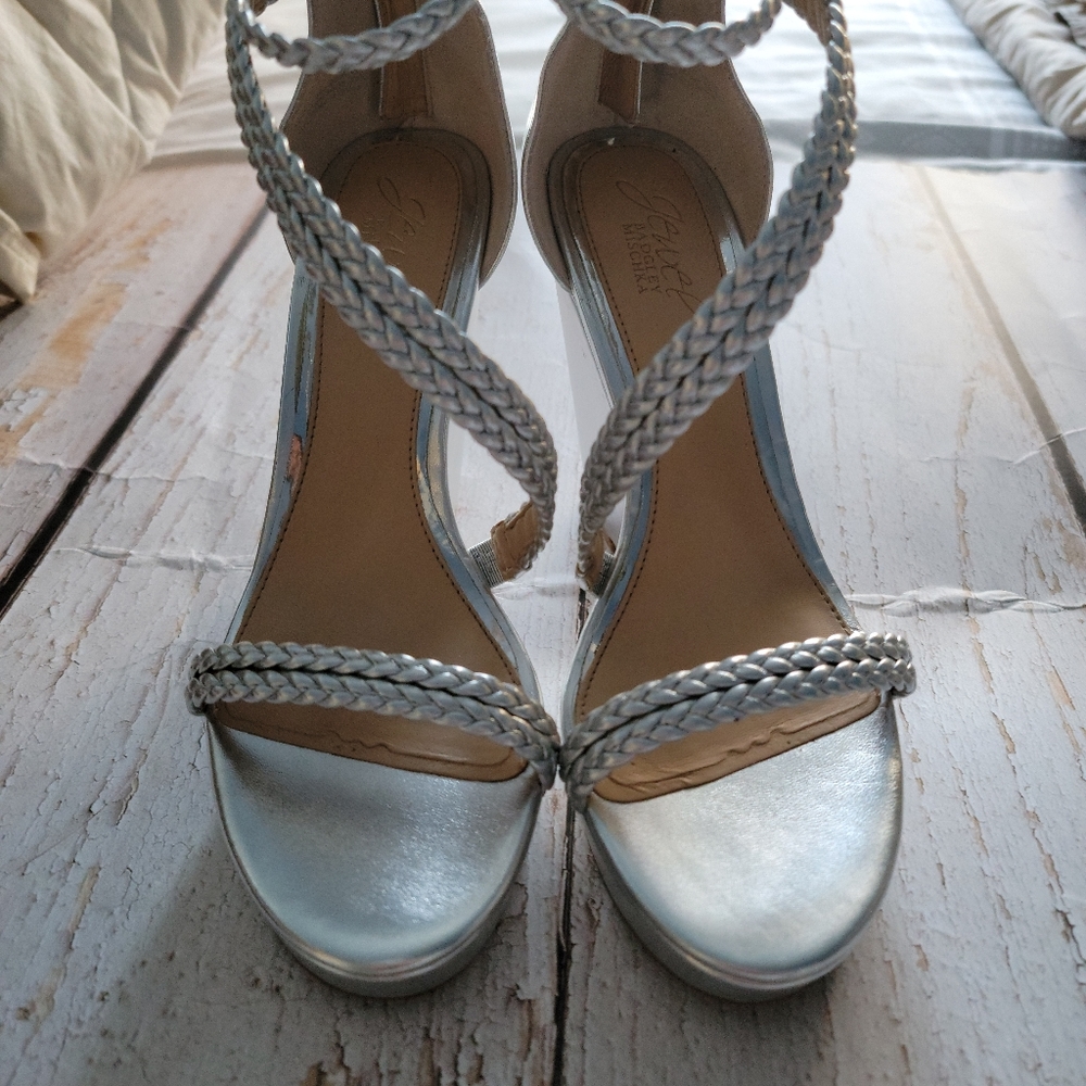 Bagdley Mischka silver wedge shoes